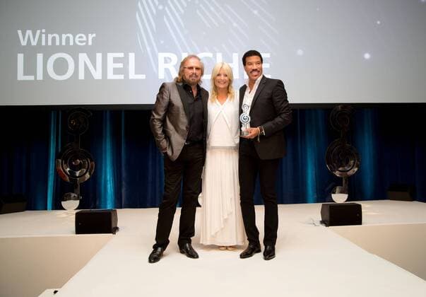British Bee Gees pop singer-songwriter Barry Gibb, presenter Gaby Roslin and American singer Lionel Richie attending the 2016 O2 Silver Clef Awards at the Grosvenor Mariott Hotel, in London. JULY 1st 2016  DFLx162105