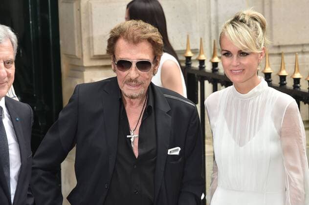 Singer Johnny Hallyday and his wife Laeticia leave the Christian Dior Haute Couture Fall Winter 2016-2017 show as part of Paris Fashion Week in Paris, France. PEOPLE: Fashion Week Modeschau Christian Dior - Fashion Week de Paris - 04 07 2016 LionelUrman 