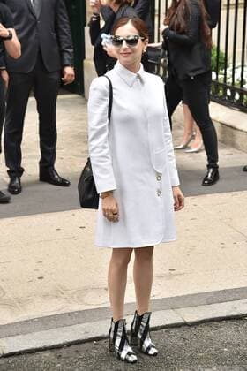 Amira Casar leaves the Christian Dior Haute Couture Fall Winter 2016-2017 show as part of Paris Fashion Week in Paris, France. PEOPLE: Fashion Week Modeschau Christian Dior - Fashion Week de Paris - 04 07 2016 LionelUrman 