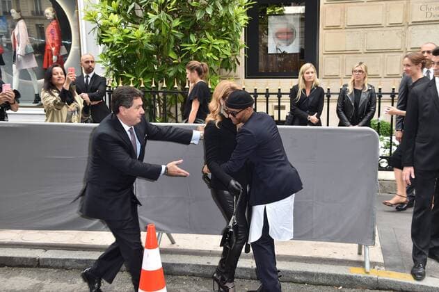 Celine Dion almost fall down when arrive at the Christian Dior Haute Couture Fall Winter 2016-2017 show as part of Paris Fashion Week in Paris, France. PEOPLE: Fashion Week Modeschau Christian Dior - Fashion Week de Paris - 04 07 2016 LionelUrman 