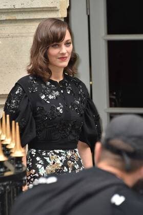 Marion Cotillard arrive at the Christian Dior Haute Couture Fall Winter 2016-2017 show as part of Paris Fashion Week in Paris, France. PEOPLE: Fashion Week Modeschau Christian Dior - Fashion Week de Paris - 04 07 2016 LionelUrman 