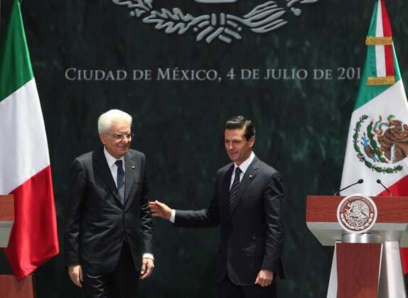 Mexican President Enrique Pena Nieto (R) and Italian President Sergio Mattarella deliver a joint presser at the National Palace in Mexico City, Mexico, 4 July 2016. EFE Mario Guzman ITALIAN PRESIDENT SERGIO MATTARELLA VISITS MEXICO !ACHTUNG: NUR REDAKTIONELLE NUTZUNG!  CDM008 20160704-636032716970103530