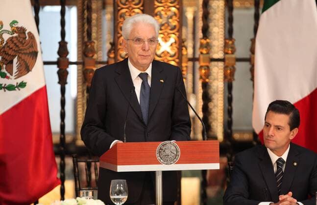 Italian President Sergio Mattarella (L) delivers a speech with his Mexican counterpart Enrique Pena Nieto (R) during a dinner of honor at the Treasury Hall of the National Palace in Mexico City, Mexico, 4 July 2016. EFE Mario Guzman ITALIAN PRESIDENT SERGIO MATTARELLA VISITS MEXICO !ACHTUNG: NUR REDAKTIONELLE NUTZUNG!  CDM011 20160704-636032725832931530