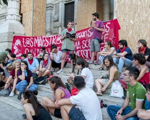 Italy: Sit-in in solidarity with the teachers of Oaxaca Demonstration in front of the Ministry of Education University and Research, in solidarity with the teachers of Oaxaca (Mexico), took to the streets against the education reform project launched by President Enrique Pena Nieto. On June 19, we remember, in Oaxaca 12 people, including teachers, students were killed by federal police and state.  PatriziaxCortellessa