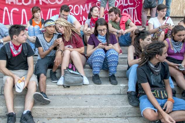 Italy: Sit-in in solidarity with the teachers of Oaxaca Demonstration in front of the Ministry of Education University and Research, in solidarity with the teachers of Oaxaca (Mexico), took to the streets against the education reform project launched by President Enrique Pena Nieto. On June 19, we remember, in Oaxaca 12 people, including teachers, students were killed by federal police and state.  PatriziaxCortellessa