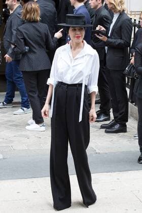 Ulyana Sergeenko - Ankunft zur Modenschau von Dior - Haute Couture Herbst Winter 2016 2017 in Paris - 04 07 2016 