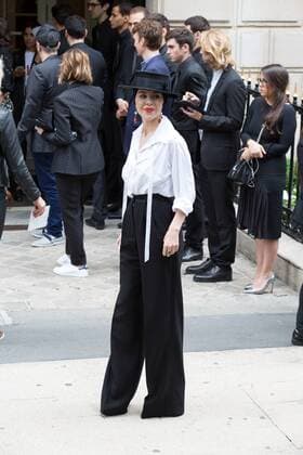 Ulyana Sergeenko - Ankunft zur Modenschau von Dior - Haute Couture Herbst Winter 2016 2017 in Paris - 04 07 2016 