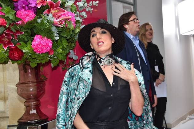 Paris Fashion Week - Prominente Gäste der Schiaparelli Show - Rossy de Palma at the Schiaparelli show in Place Vendome during Paris Fashion Week Haute Couture FW 16 17 on July 4, 2016 in Paris, France. - 04 07 2016 LionelUrman Panoramic 