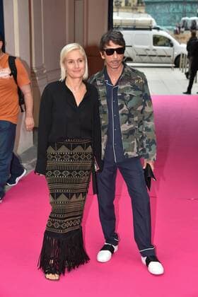Paris Fashion Week - Prominente Gäste der Schiaparelli Show - Maria Grazia Chiuri and Pierpaolo Piccioli at the Schiaparelli show in Place Vendome during Paris Fashion Week Haute Couture FW 16 17 on July 4, 2016 in Paris, France. - 04 07 2016 LionelUrman Panoramic 