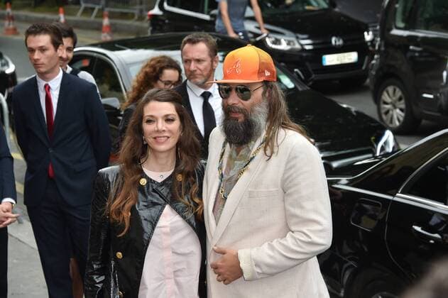 Amandine de La Richardiere and Sebastien Tellier - Defile Chanel - Fashion Week haute couture - Paris - 05 07 2016 LionelUrman Panoramic 