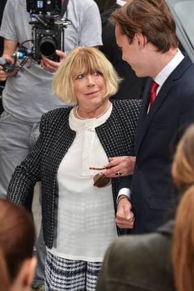 Marianne Faithfull - Defile Chanel - Fashion Week haute couture - Paris - 05 07 2016 LionelUrman Panoramic 