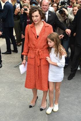 Milla Jovovich - Defile Chanel - Fashion Week haute couture - Paris - 05 07 2016 LionelUrman Panoramic 