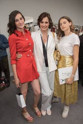 Bilder des Tages 209246 Serge Arnal Starface 2016-07-05 Paris France Paris Fashion week. Defilé Haute Couture Automne Hiver 2016 Chanel. People. de la Fressange, Inès; d Urso, Nine; d Urso, Violette  Copyright: xSergexArnalx xStarfacex STAR_209246_027