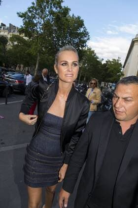 laeticia hallyday PEOPLE: Modenschau Alexandre Vauthier - Fashion week - Paris - 05 07 2016 StephenCailletx 