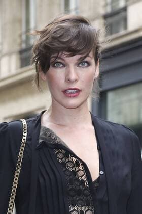 Paris Haute Couture Week - Promis vor Elie Saab Modenschau Milla Jovovich PEOPLE : Modenschau Elie Saab - Haute Couture Herbst Winter - 06 07 2016 GwendolineLeGoffx 