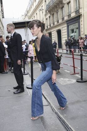 Paris Haute Couture Week - Promis vor Elie Saab Modenschau Milla Jovovich PEOPLE : Modenschau Elie Saab - Haute Couture Herbst Winter - 06 07 2016 GwendolineLeGoffx 