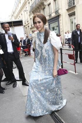 Paris Haute Couture Week - Promis vor Elie Saab Modenschau Araya Alberta Hargate PEOPLE : Modenschau Elie Saab - Haute Couture Herbst Winter - 06 07 2016 GwendolineLeGoffx 