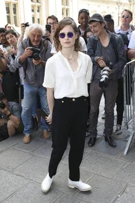 Paris Haute Couture Week - Promis vor Jean Paul Gaultier Modenschau Heloise Letissier ( Christine and the Queens ) PEOPLE : Modenschau Jean Paul Gaultier - Haute Couture Herbst Winter - 06 07 2016 GwendolineLeGoffx 