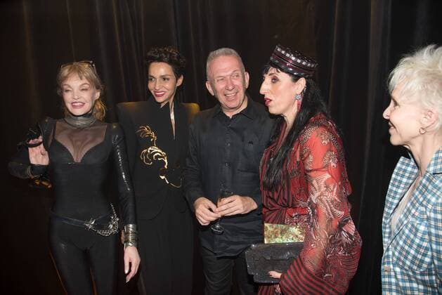 Paris Haute Couture Week - Promis bei Jean Paul Gaultier Modenschau 209290 Serge Arnal Starface 0000-00-00 Paris France Paris Fashion week. Defilé Haute Couture Automne Hiver 2016. Jean Paul Gaultier. People. Dombasle, Arielle; Gaultier, Jean-Paul; de Palma, Rossy; Khelfa-Seydoux, Farida  Copyright: xSergexArnalx xStarfacex STAR_209290_025