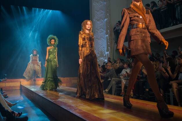 Paris Haute Couture Week - Jean Paul Gaultier Modenschau 209290 Serge Arnal Starface 0000-00-00 Paris France Paris Fashion week. Defilé Haute Couture Automne Hiver 2016. Jean Paul Gaultier. People. _sans_perso  Copyright: xSergexArnalx xStarfacex STAR_209290_050