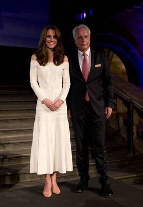 Herzogin Kate besucht Art Fund Museum of the Year Preisverleihung in London . 06 07 2016. London, United Kingdom. The Duchess of Cambridge with Germany s Martin Roth the Director of the Victoria and Albert Museum as he speaks on stage in his capacity as the representative of the winner of the Art Fund Museum of the Year 2016 prize, at the Natural History Museum in London.  xROTAx xi-Imagesx IIM-13108-0010
