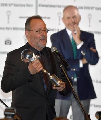 French actor Jean Reno holds the Festival President s Award at the 51st Karlovy Vary International Film Festival in Karlovy Vary, Czech Republic, July 4, 2016. (CTKxPhoto SlavomirxKubes) CTKPhotoP201607040864701  KBS_0069