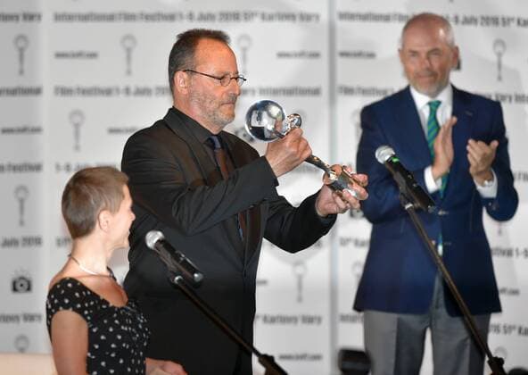 French actor Jean Reno holds the Festival President s Award at the 51st Karlovy Vary International Film Festival in Karlovy Vary, Czech Republic, July 4, 2016. (CTKxPhoto SlavomirxKubes) CTKPhotoP201607040865401  KBS_0077
