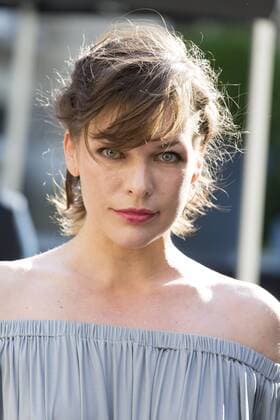 Paris Haute Couture Week - Promis vor Valentino Modenschau Milla Jovovich PEOPLE : Modenschau Valentino - Fashion week - Paris - 06 07 2016 StephenCailletx 