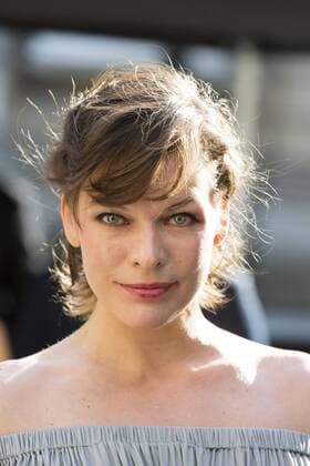 Paris Haute Couture Week - Promis vor Valentino Modenschau Milla Jovovich PEOPLE : Modenschau Valentino - Fashion week - Paris - 06 07 2016 StephenCailletx 