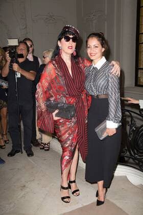 Paris Haute Couture Week - Promis bei Jean Paul Gaultier Modenschau Rossy de Palma, Hiba Abouk PEOPLE : Modenschau Jean Paul Gaultier - Haute Couture Herbst Winter - 06 07 2016 Viktorx 