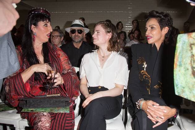 Paris Haute Couture Week - Promis bei Jean Paul Gaultier Modenschau Rossy de Palma, Christine and the Queens Eloise Letissier, Farida Khelfa Seydoux PEOPLE : Modenschau Jean Paul Gaultier - Haute Couture Herbst Winter - 06 07 2016 Viktorx 