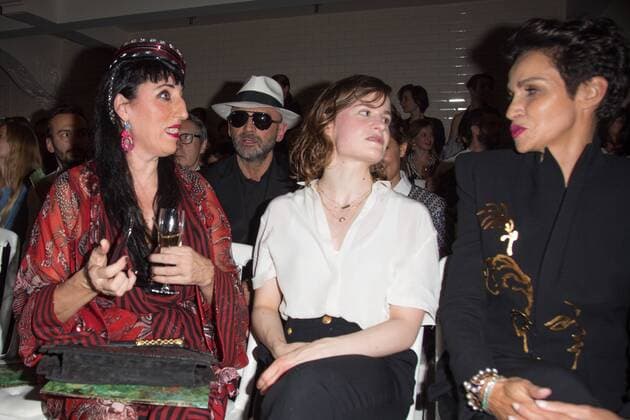 Paris Haute Couture Week - Promis bei Jean Paul Gaultier Modenschau Rossy de Palma, Christine and the Queens Eloise Letissier, Farida Khelfa Seydoux PEOPLE : Modenschau Jean Paul Gaultier - Haute Couture Herbst Winter - 06 07 2016 Viktorx 