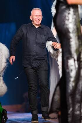 Paris Haute Couture Week - Promis bei Jean Paul Gaultier Modenschau Jean-Paul Gaultier PEOPLE : Modenschau Jean Paul Gaultier - Haute Couture Herbst Winter - 06 07 2016 Viktorx 
