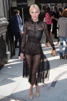 Paris Haute Couture Week - Promis vor Valentino Modenschau Aymeline Valade PEOPLE : Modenschau Valentino - Haute Couture Herbst Winter - 06 07 2016 Viktorx 