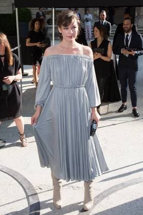 Paris Haute Couture Week - Promis vor Valentino Modenschau Milla Jovovich PEOPLE : Modenschau Valentino - Haute Couture Herbst Winter - 06 07 2016 Viktorx 