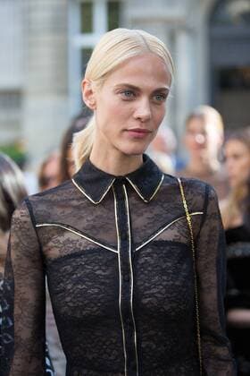 Paris Haute Couture Week - Promis vor Valentino Modenschau Aymeline Valade PEOPLE : Modenschau Valentino - Haute Couture Herbst Winter - 06 07 2016 Viktorx 