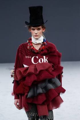 Paris Haute Couture Week - Viktor and Rolf Modenschau 209307 Marineau Starface 2016-07-06 Paris France Paris Fashion week. Defilé Haute Couture Automne Hiver 2016 Viktor & Rolf. Viktor & Rolf, Couture autumn-winter 2016 Paris, France Editorial Use Only  Copyright: xMarineaux STAR_209307_002