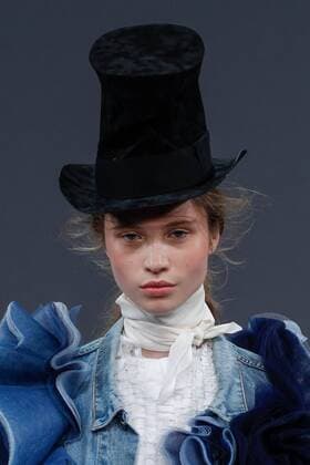 Paris Haute Couture Week - Viktor and Rolf Modenschau 209307 Marineau Starface 2016-07-06 Paris France Paris Fashion week. Defilé Haute Couture Automne Hiver 2016 Viktor & Rolf. Viktor & Rolf, Couture autumn-winter 2016 Paris, France Editorial Use Only  Copyright: xMarineaux STAR_209307_025