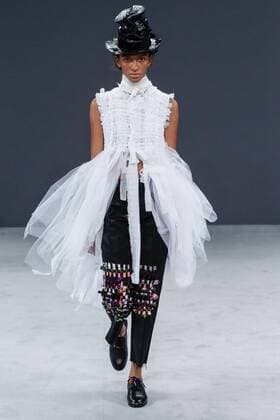 Paris Haute Couture Week - Viktor and Rolf Modenschau 209307 Marineau Starface 2016-07-06 Paris France Paris Fashion week. Defilé Haute Couture Automne Hiver 2016 Viktor & Rolf. Viktor & Rolf, Couture autumn-winter 2016 Paris, France Editorial Use Only  Copyright: xMarineaux STAR_209307_033