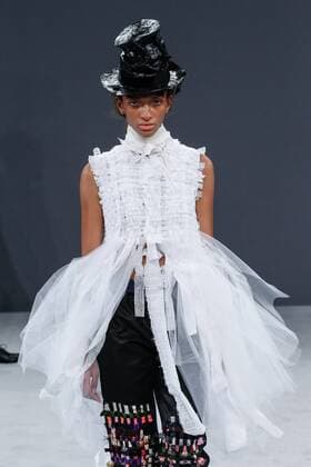 Paris Haute Couture Week - Viktor and Rolf Modenschau 209307 Marineau Starface 2016-07-06 Paris France Paris Fashion week. Defilé Haute Couture Automne Hiver 2016 Viktor & Rolf. Viktor & Rolf, Couture autumn-winter 2016 Paris, France Editorial Use Only  Copyright: xMarineaux STAR_209307_034