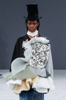 Paris Haute Couture Week - Viktor and Rolf Modenschau 209307 Marineau Starface 2016-07-06 Paris France Paris Fashion week. Defilé Haute Couture Automne Hiver 2016 Viktor & Rolf. Viktor & Rolf, Couture autumn-winter 2016 Paris, France Editorial Use Only  Copyright: xMarineaux STAR_209307_039