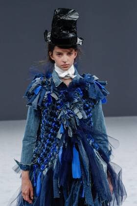 Paris Haute Couture Week - Viktor and Rolf Modenschau 209307 Marineau Starface 2016-07-06 Paris France Paris Fashion week. Defilé Haute Couture Automne Hiver 2016 Viktor & Rolf. Viktor & Rolf, Couture autumn-winter 2016 Paris, France Editorial Use Only  Copyright: xMarineaux STAR_209307_041