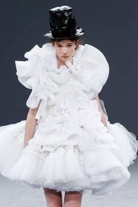 Paris Haute Couture Week - Viktor and Rolf Modenschau 209307 Marineau Starface 2016-07-06 Paris France Paris Fashion week. Defilé Haute Couture Automne Hiver 2016 Viktor & Rolf. Viktor & Rolf, Couture autumn-winter 2016 Paris, France Editorial Use Only  Copyright: xMarineaux STAR_209307_043