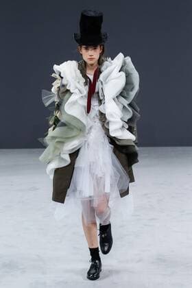 Paris Haute Couture Week - Viktor and Rolf Modenschau 209307 Marineau Starface 2016-07-06 Paris France Paris Fashion week. Defilé Haute Couture Automne Hiver 2016 Viktor & Rolf. Viktor & Rolf, Couture autumn-winter 2016 Paris, France Editorial Use Only  Copyright: xMarineaux STAR_209307_049