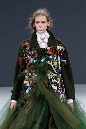 Paris Haute Couture Week - Viktor and Rolf Modenschau 209307 Marineau Starface 2016-07-06 Paris France Paris Fashion week. Defilé Haute Couture Automne Hiver 2016 Viktor & Rolf. Viktor & Rolf, Couture autumn-winter 2016 Paris, France Editorial Use Only  Copyright: xMarineaux STAR_209307_062
