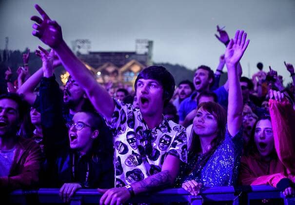 Attendees enjoy the concert of M83 during the first day of the International Music Festival Bilbao BBK Live held in Bilbao, Spain, on 7 July 2016. International Music Festival Bilbao BBK Live !ACHTUNG: NUR REDAKTIONELLE NUTZUNG!  GRA443 20160708-636035370079609921