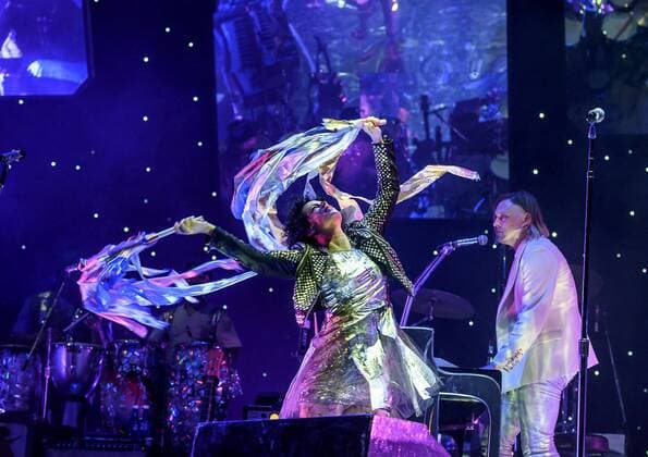 Members of the Canadian indie rock band Arcade Fire perform on stage during their concert at the Bilbao BBK Live 2016 rock and pop music festival in Bilbao, Basque Country, northern Spain, 07 July 2016. The festival runs from 07 to 09 July 2016. Arcade Fire - Bilbao BBK Live 2016 music festival !ACHTUNG: NUR REDAKTIONELLE NUTZUNG!  B 20160708-636035415013555505