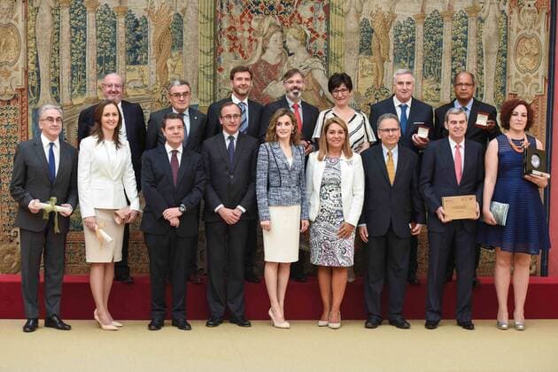 Königin Letizia von Spanien bei Verleihung der Premios Reina Letizia in Madrid Su Majestad la Reina Letizia entrega los premios Reina Letizia 2015 en el Palacio de El Pardo. 588 Diego Puerta Cordon Press H.M. The Queen Letizia gives the Queen Letizia Awards 2015 at El Pardo Palace. Cordon Press  DiegoxPuerta