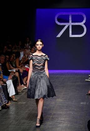 Rome Fashion Week - Renato Balestra Modenschau epa05416112 A model presents a creation from the autumn winter collection 2016 2017 by Italian designer Renato Balestra (R) during the AltaRomaAltaModa fashion week in Rome, 08 July 2016. Renato Balestra - Runway - AltaRomaAltaModa Fashion Week !ACHTUNG: NUR REDAKTIONELLE NUTZUNG!  ROM121 20160708-636036187444221891