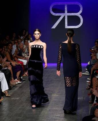 Rome Fashion Week - Renato Balestra Modenschau epa05416119 Models present creations from the autumn winter collection 2016 2017 by Italian designer Renato Balestra (R) during the AltaRomaAltaModa fashion week in Rome, 08 July 2016. Renato Balestra - Runway - AltaRomaAltaModa Fashion Week !ACHTUNG: NUR REDAKTIONELLE NUTZUNG!  ROM125 20160708-636036189961584691